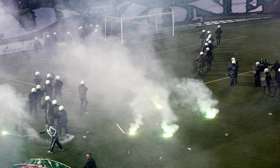 Η χειρονομία του Περέιρα και τα επεισόδια που στιγμάτισαν το ντέρμπι [εικόνες] | iefimerida.gr 7