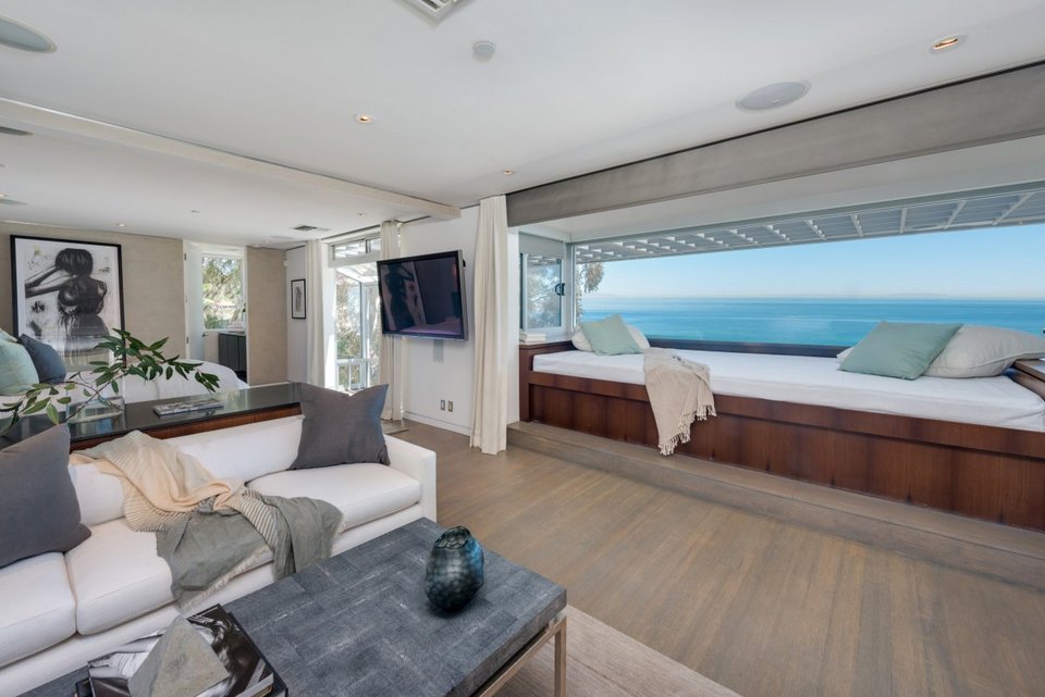 Η βίλα που σου δίνει την αίσθηση ότι επιπλέει στον ωκεανό -Σπίτι πρωταγωνιστή των Friends [εικόνες]  | iefimerida.gr 4