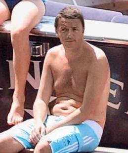 O Mατέο Ρέντσι με μαγιό –Κυνήγι στις παραλίες για τον 39χρονο Ιταλό πρωθυπουργό που αρέσει πολύ [εικόνες] | iefimerida.gr 1