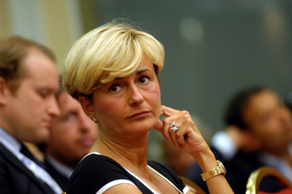 Δύο γυναίκες βάζουν φωτιά στον Ματέο Ρέντσι -Πρόταση μομφής στην κυβέρνηση [εικόνες] | iefimerida.gr 1