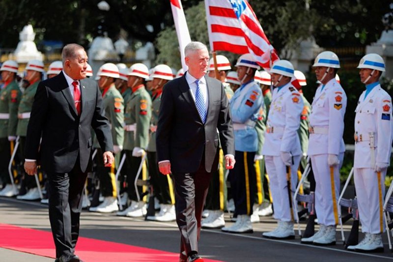 Ινδονησία: Οι στρατιώτες ήπιαν αίμα φιδιού προς τιμήν του Μάτις [εικόνες] | iefimerida.gr 0