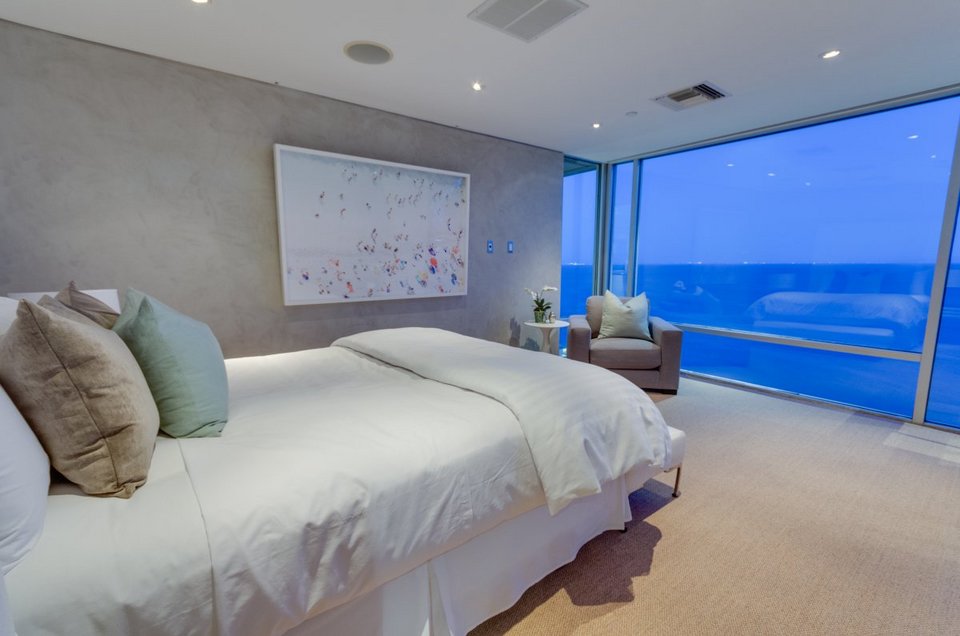 Η βίλα που σου δίνει την αίσθηση ότι επιπλέει στον ωκεανό -Σπίτι πρωταγωνιστή των Friends [εικόνες]  | iefimerida.gr 10