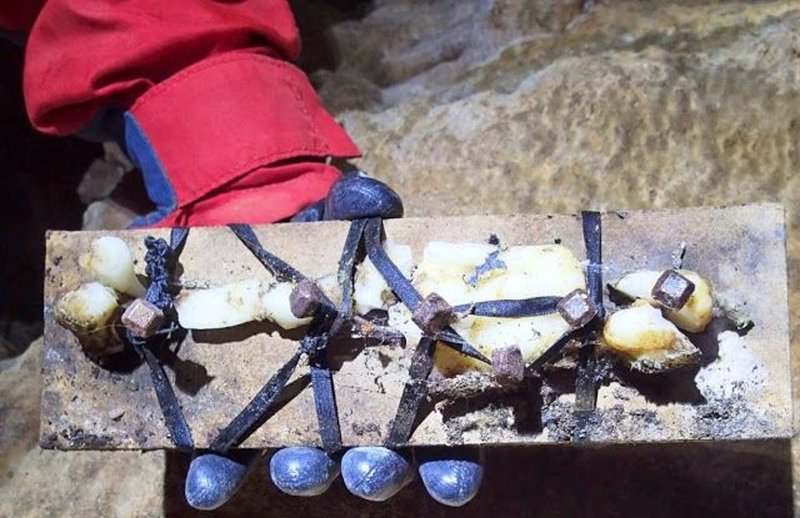 Βρήκαν κούκλες «βουντού» σε σπήλαιο στο Θέρμο Αιτωλοακαρνανίας [εικόνες] | iefimerida.gr 2