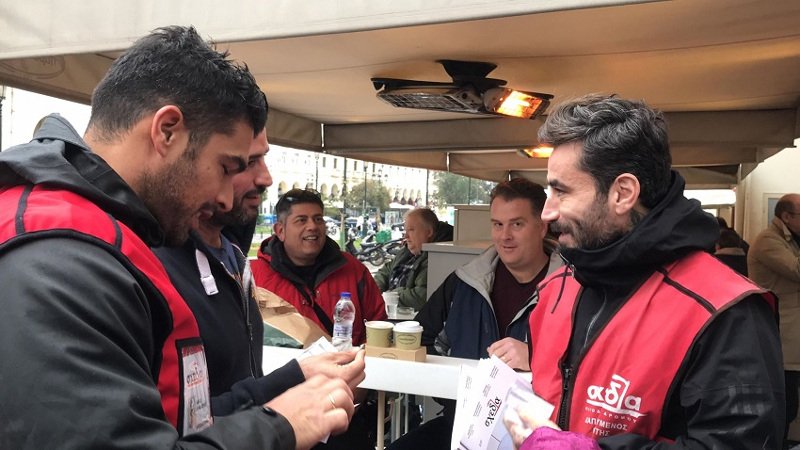 Μαυρίδης, Κατσινόπουλος και Αναδιώτης έγιναν πωλητές του περιοδικού «Σχεδία» [εικόνες και βίντεο]  | iefimerida.gr 0