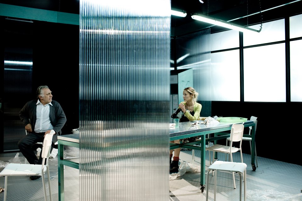 Είδαμε το σοκαριστικό «Μαυροπούλι» στο θέατρο Σημείο -Μια παράσταση με θέμα την παιδεραστία [εικόνες] | iefimerida.gr 0