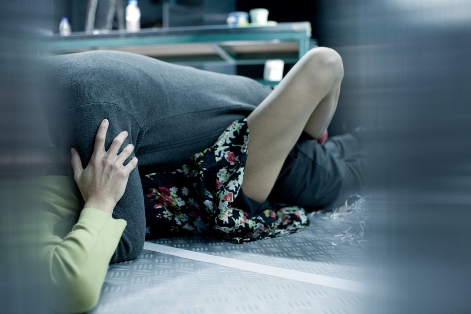 Είδαμε το σοκαριστικό «Μαυροπούλι» στο θέατρο Σημείο -Μια παράσταση με θέμα την παιδεραστία [εικόνες] | iefimerida.gr 2