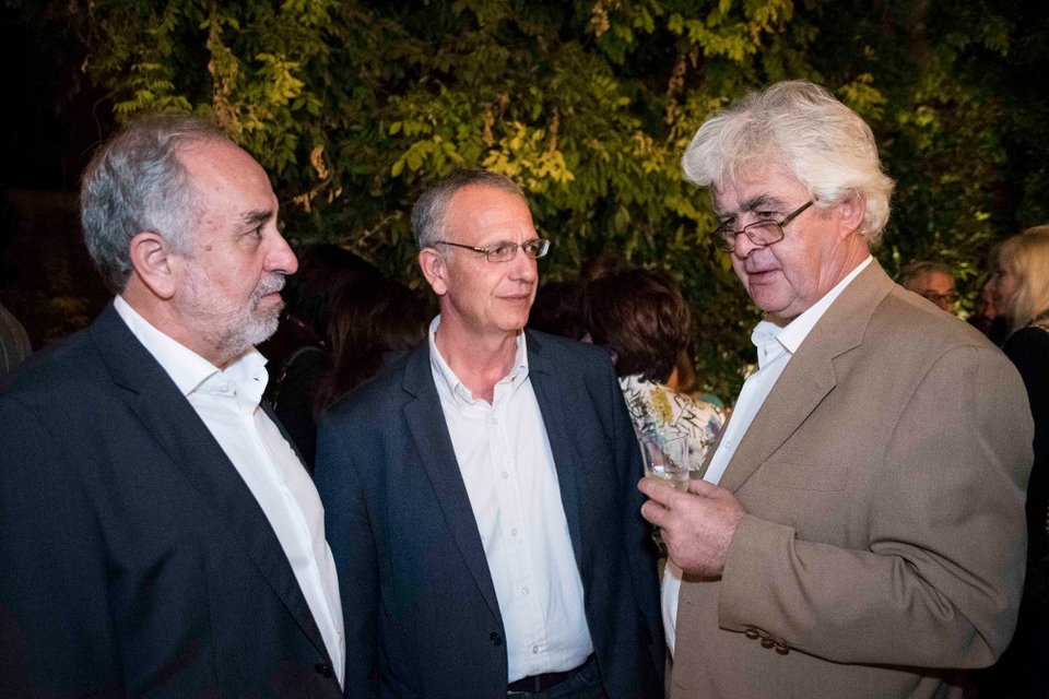 Το ποτό του Τσίπρα στο Μαξίμου μέσα από 34 καρέ -Χαμόγελα, πηγαδάκια, τσιγάρο, ποτό και πιάνο [εικόνες] | iefimerida.gr 12