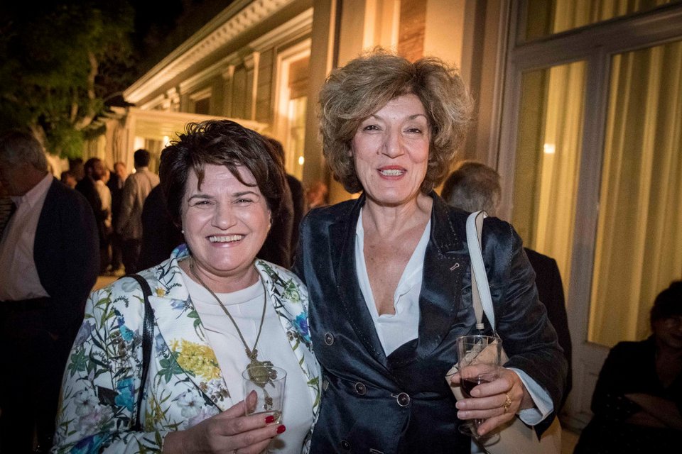 Το ποτό του Τσίπρα στο Μαξίμου μέσα από 34 καρέ -Χαμόγελα, πηγαδάκια, τσιγάρο, ποτό και πιάνο [εικόνες] | iefimerida.gr 28