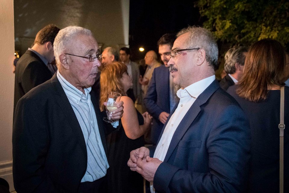 Το ποτό του Τσίπρα στο Μαξίμου μέσα από 34 καρέ -Χαμόγελα, πηγαδάκια, τσιγάρο, ποτό και πιάνο [εικόνες] | iefimerida.gr 6