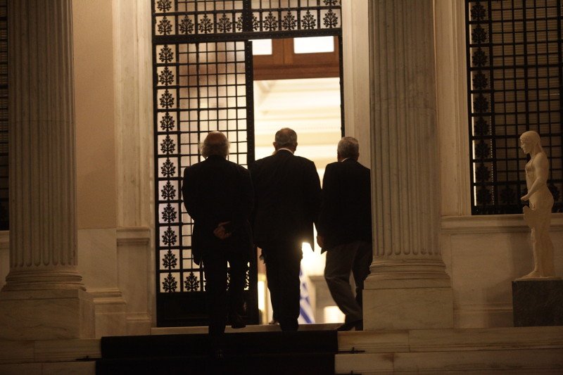 Τα καλά τους έβαλαν οι βουλευτίνες του ΣΥΡΙΖΑ -Ποτό, αντάρτικα και γέλια στο μπαλκόνι του Μαξίμου [εικόνες] | iefimerida.gr 9