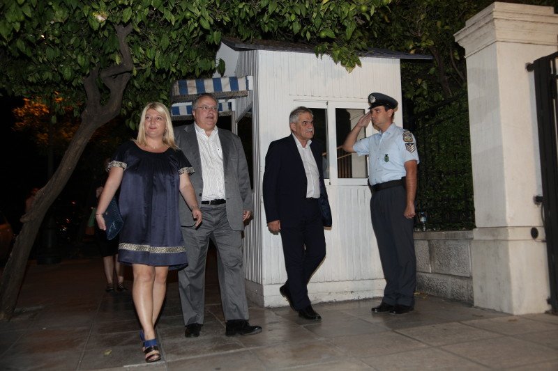 Τα καλά τους έβαλαν οι βουλευτίνες του ΣΥΡΙΖΑ -Ποτό, αντάρτικα και γέλια στο μπαλκόνι του Μαξίμου [εικόνες] | iefimerida.gr 6