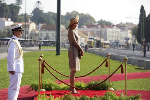 Εντυπωσιασμένος ο Πορτογάλος πρόεδρος με τη βασίλισσα Μάξιμα -Το τρυφερό χειροφίλημα [εικόνες] | iefimerida.gr 2