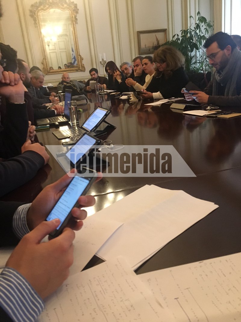 «Εχω πέσει από μικρός στη μαρμίτα αισιοδοξίας» είπε ο Τσίπρας σε δημοσιογράφους [εικόνες] | iefimerida.gr 1