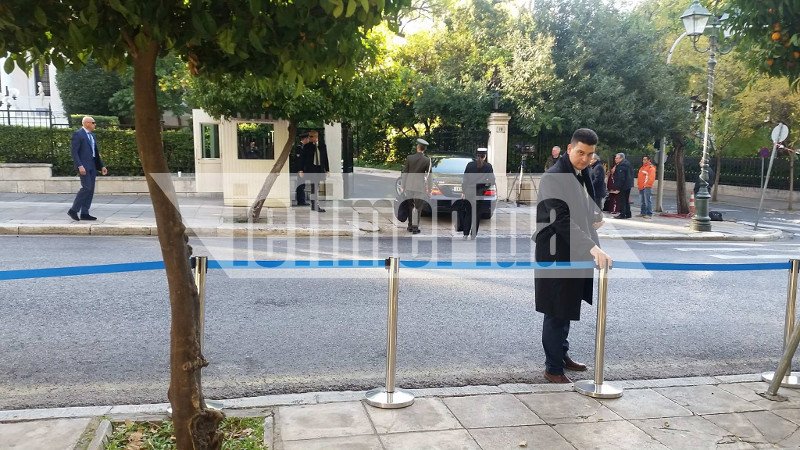 Ελεύθεροι σκοπευτές στη «Μεγάλη Βρεταννία» -Εκπαιδευμένα σκυλιά στο Προεδρικό Μέγαρο [εικόνες] | iefimerida.gr 2