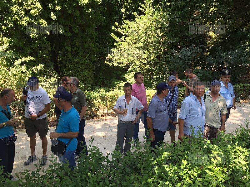 Απολυμένοι εργαζόμενοι ναυτιλιακής προσπάθησαν να εισβάλουν στο Μαξίμου [εικόνες] | iefimerida.gr 1