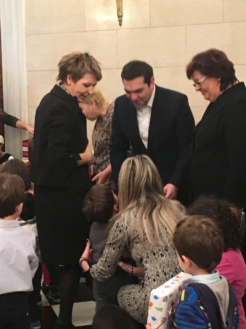 Τρομερός πιτσιρικάς στο Μαξίμου ρωτάει τον Τσίπρα «πώς σε λένε εσένα;» [εικόνες] | iefimerida.gr 0