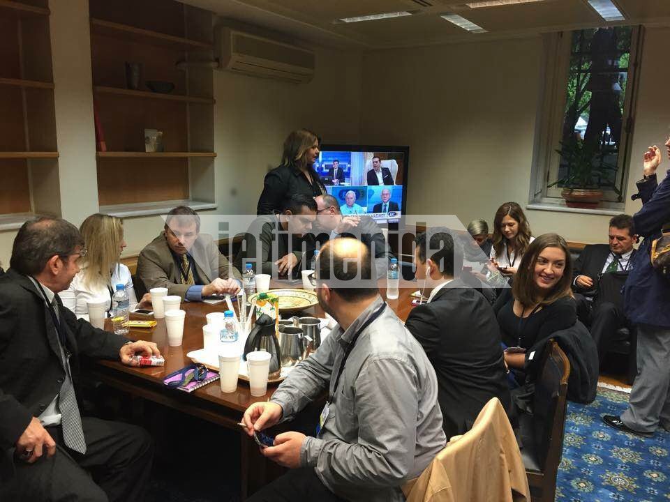 Στα... «άδυτα» του Μαξίμου έβαλαν τους δημοσιογράφους [εικόνες] | iefimerida.gr 0