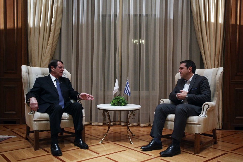Ο Αναστασιάδης ενημέρωσε τον Τσίπρα για τις εξελίξεις στο Κυπριακό [εικόνες] | iefimerida.gr 0