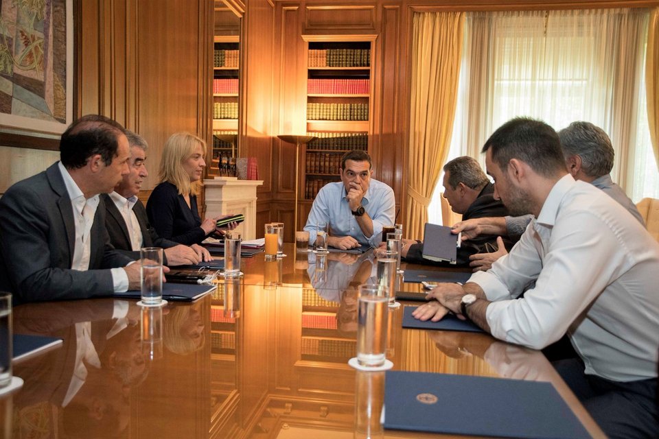 Ο Τσίπρας στο Μαξίμου με τους δημάρχους για τις αποζημιώσεις από τις φωτιές | iefimerida.gr 0