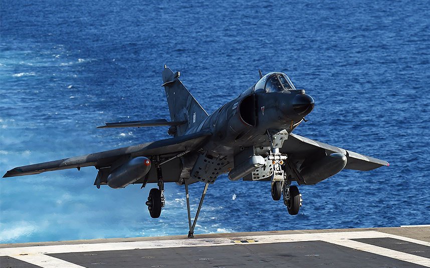 Πάνω στο αεροπλανοφόρο «Σαρλ ντε Γκωλ» -Ξεκίνησαν οι γαλλικοί βομβαρδισμοί στη Συρία από αυτό [εικόνες] | iefimerida.gr 8