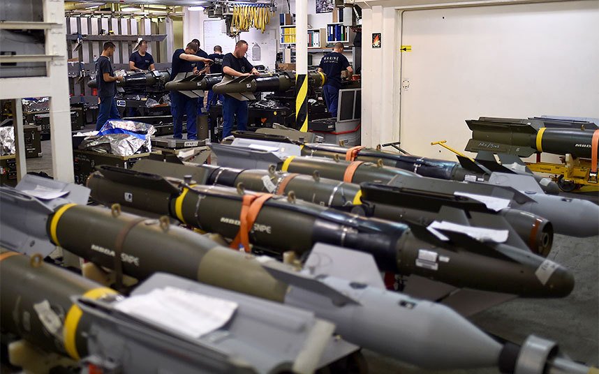 Πάνω στο αεροπλανοφόρο «Σαρλ ντε Γκωλ» -Ξεκίνησαν οι γαλλικοί βομβαρδισμοί στη Συρία από αυτό [εικόνες] | iefimerida.gr 3