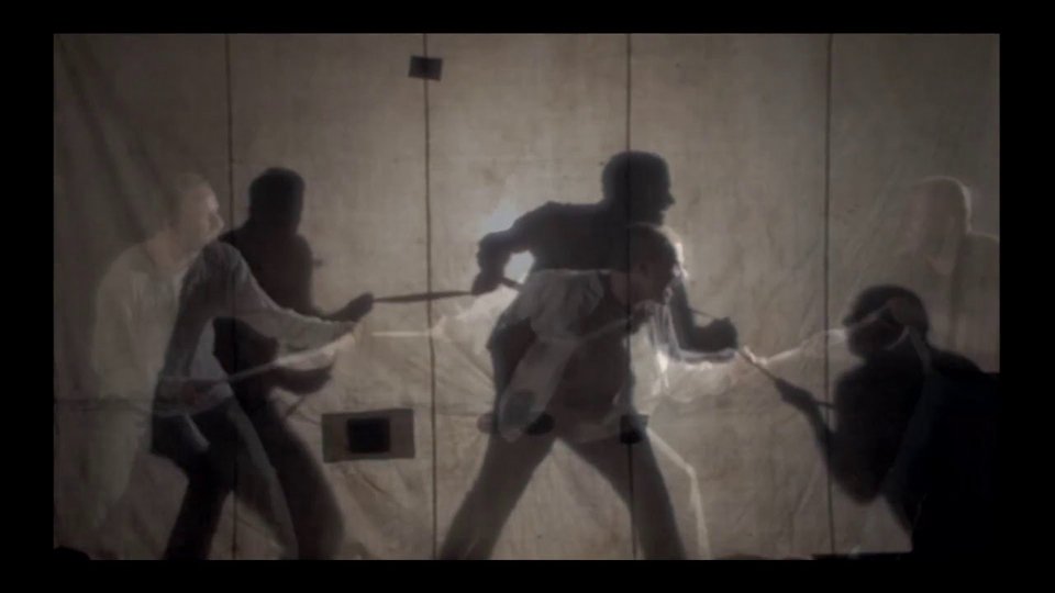  Περί Ονου Σκιάς – Σκιαμαχίες: Μια κωμωδία υπό την αιγίδα της Πρεσβείας της Ελβετίας στο Faust [εικόνες] | iefimerida.gr 1