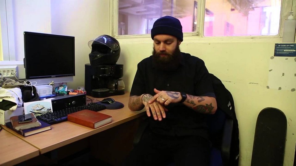 Ο παπα-χίπστερ: Γνωρίστε τον πιο μοδάτο κληρικό της Βρετανίας [εικόνες] | iefimerida.gr 4