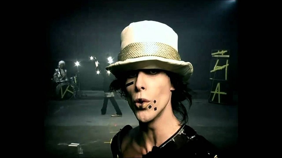 Οι dark και εντελώς θεατρικοί IAMX, μόνο σήμερα στο Piraeus Academy [εικόνες, βίντεο] | iefimerida.gr 1