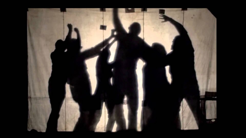  Περί Ονου Σκιάς – Σκιαμαχίες: Μια κωμωδία υπό την αιγίδα της Πρεσβείας της Ελβετίας στο Faust [εικόνες] | iefimerida.gr 2