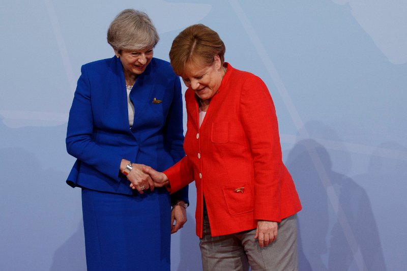 Ο Τραμπ έθεσε στον Πούτιν θέμα ρωσικής ανάμειξης στις εκλογές των ΗΠΑ -Το αρνήθηκε ο Ρώσος πρόεδρος [εικόνες & βίντεο] | iefimerida.gr 16