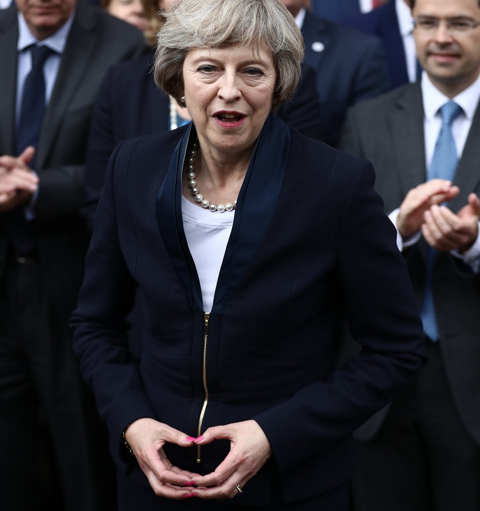 Θεωρίες συνωμοσίας από την βρετανική Express: Τερέζα Μέι, Μέρκελ και Γιούνκερ είναι στους  Illuminati  [εικόνες] | iefimerida.gr 0