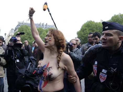 Εκατομμύρια άνθρωποι τίμησαν την Εργατική Πρωτομαγιά σε όλο τον κόσμο: Διαδηλώσεις, χρώματα, αλλά και επεισόδια [εικόνες] | iefimerida.gr 1