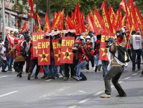 Εκατομμύρια άνθρωποι τίμησαν την Εργατική Πρωτομαγιά σε όλο τον κόσμο: Διαδηλώσεις, χρώματα, αλλά και επεισόδια [εικόνες] | iefimerida.gr 9