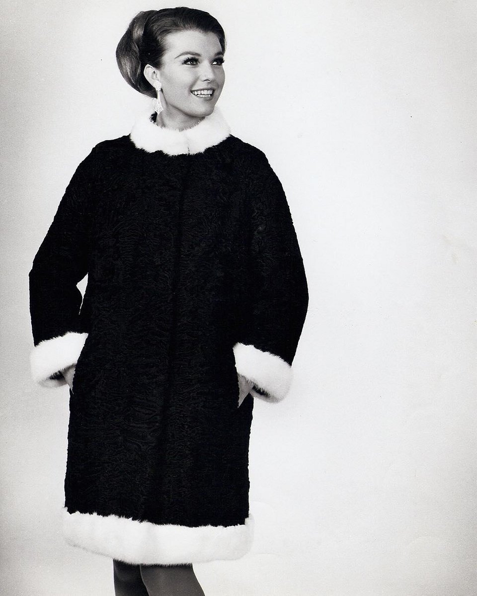 Το εκπληκτικό στιλ μιας 68χρονης, με άσπρα μαλλιά [εικόνες] | iefimerida.gr 16