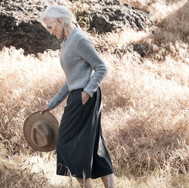 Το εκπληκτικό στιλ μιας 68χρονης, με άσπρα μαλλιά [εικόνες] | iefimerida.gr 10