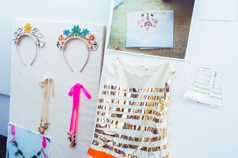 Μία σχεδιάστρια μόλις τεσσάρων ετών: Το παιδί-θαύμα της μόδας που ήδη ετοίμασε την πρώτη κολεξιόν [εικόνες] | iefimerida.gr 7