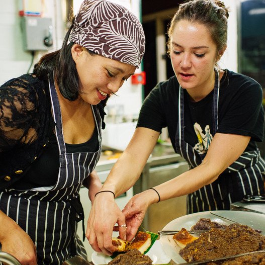 «Μαζί μας» -Το εστιατόριο στο Λονδίνο που προσλαμβάνει μόνο πρόσφυγες [εικόνες] | iefimerida.gr 5