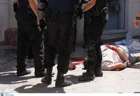 Καρέ καρέ η μεταφορά του αιμόφυρτου Νίκου Μαζιώτη μετά την ανταλλαγή πυροβολισμών στο κέντρο της Αθήνας [εικόνες] | iefimerida.gr 10