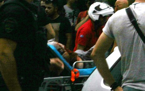 Καρέ καρέ η μεταφορά του αιμόφυρτου Νίκου Μαζιώτη μετά την ανταλλαγή πυροβολισμών στο κέντρο της Αθήνας [εικόνες] | iefimerida.gr 4