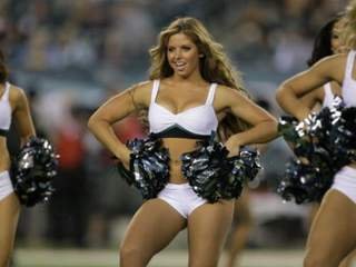 Υπολοχαγός Ρέιτσελ-Η χυμώδης μαζορέτα που κατατάχτηκε στο στρατό [εικόνες] | iefimerida.gr 4