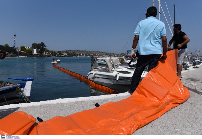 Eικόνες-σοκ στον Σαρωνικό από τη διαρροή μαζούτ -Μεγάλη περιβαλλοντική και οικονομική ζημιά | iefimerida.gr 8