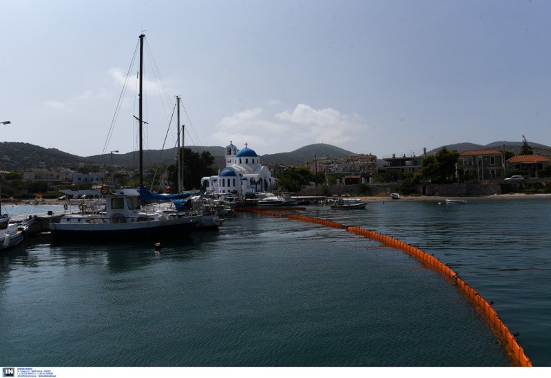 Eικόνες-σοκ στον Σαρωνικό από τη διαρροή μαζούτ -Μεγάλη περιβαλλοντική και οικονομική ζημιά | iefimerida.gr 9