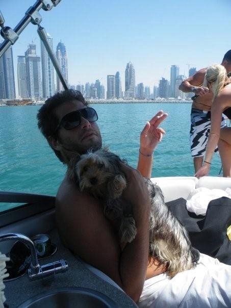 Σύρος εκατομμυριούχος δώρισε την περιουσία του ύψους 3 εκατ. ευρώ -Τώρα ζει σε βαν [εικόνες] | iefimerida.gr 6