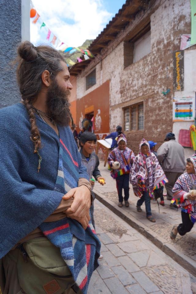 Σύρος εκατομμυριούχος δώρισε την περιουσία του ύψους 3 εκατ. ευρώ -Τώρα ζει σε βαν [εικόνες] | iefimerida.gr 4