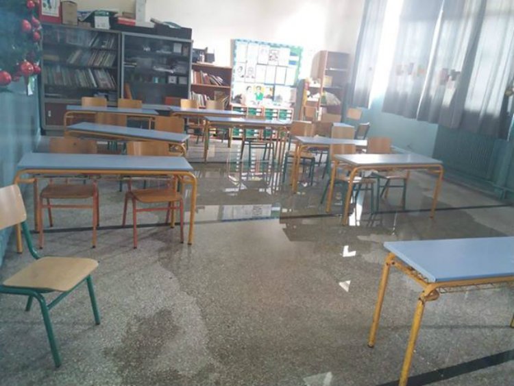 Εικόνες ντροπής σε δημοτικό σχολείο της Αθήνας -Πλημμύρισαν τέσσερις αίθουσες, έμεινε κλειστό τη Δευτέρα [εικόνες] | iefimerida.gr 2