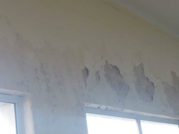 Εικόνες ντροπής σε δημοτικό σχολείο της Αθήνας -Πλημμύρισαν τέσσερις αίθουσες, έμεινε κλειστό τη Δευτέρα [εικόνες] | iefimerida.gr 1