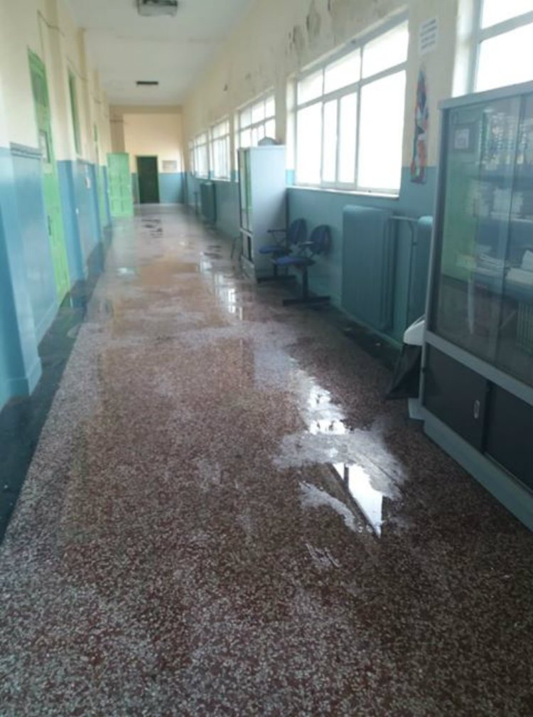 Εικόνες ντροπής σε δημοτικό σχολείο της Αθήνας -Πλημμύρισαν τέσσερις αίθουσες, έμεινε κλειστό τη Δευτέρα [εικόνες] | iefimerida.gr 0