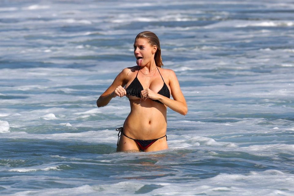 Charlotte McKinney με καυτό μπικίνι: Δεν περιγράφω άλλο! [εικόνες]  | iefimerida.gr 10