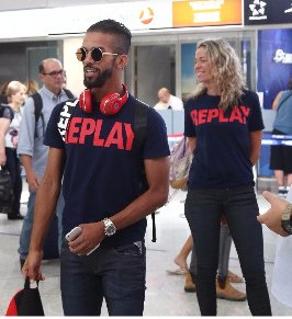 O Ολυμπιακός αναχώρησε για Βελιγράδι με την νέα REPLAY casual ενδυμασία της σεζόν 2017/2018 [εικόνες] | iefimerida.gr 8