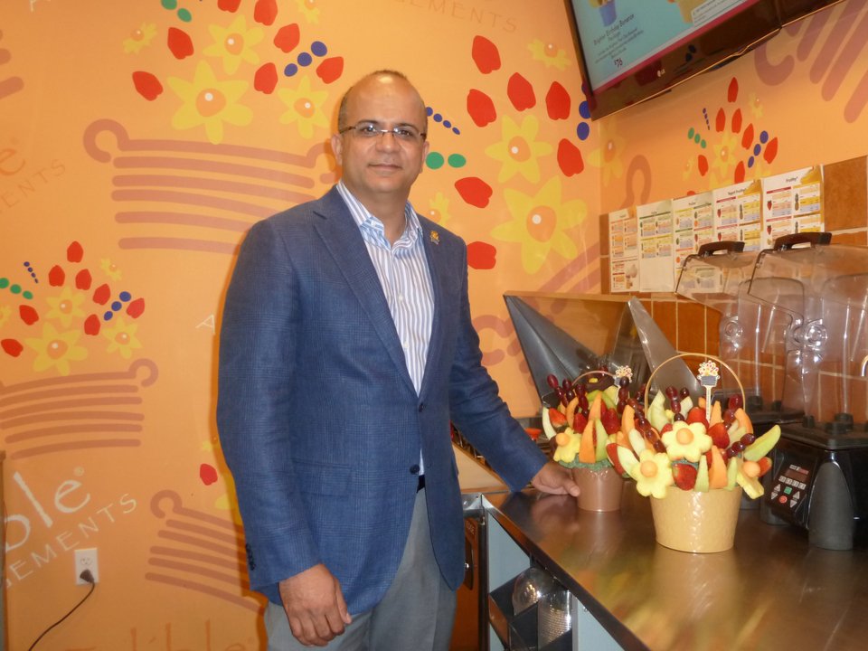 Ο μετανάστης ανθοπώλης που άκουσε τη μαμά του και έγινε μεγιστάνας [εικόνες]  | iefimerida.gr 3